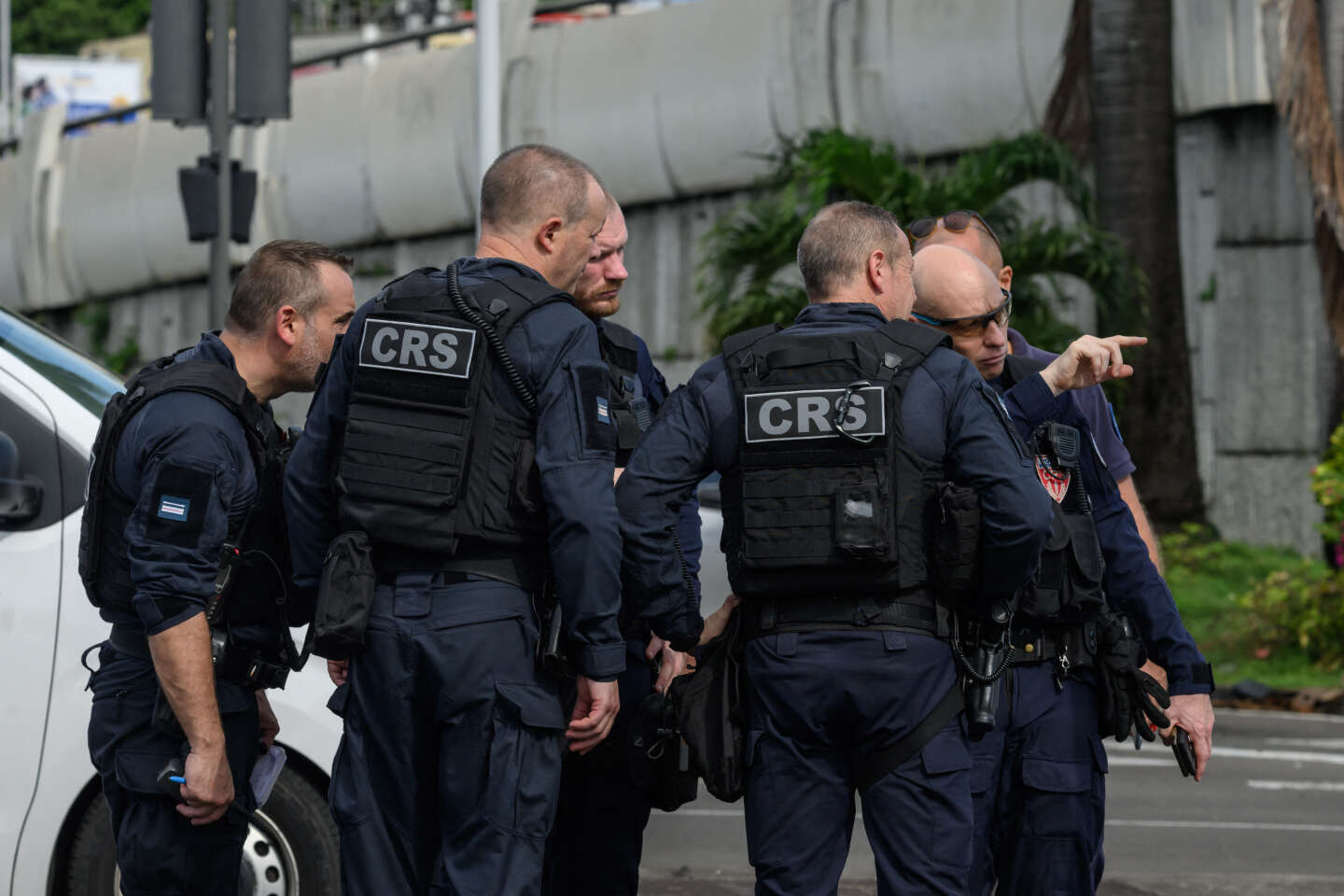 A la Martinique, 15 policiers et gendarmes blessés depuis lundi dans des affrontements