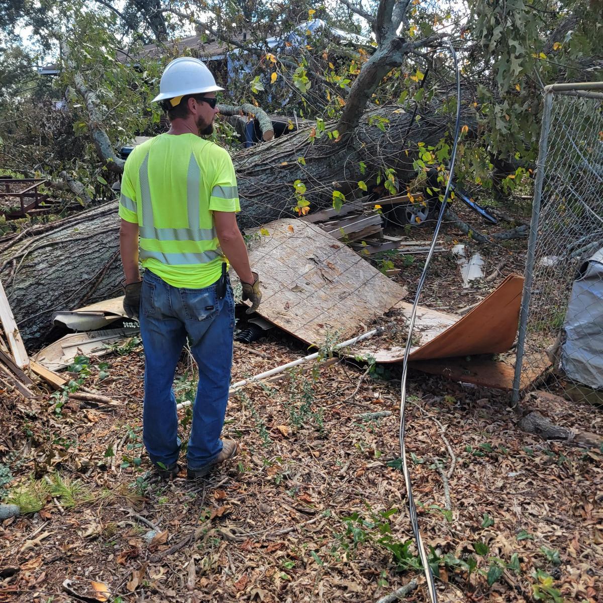 Minnesota Electric Workers Helping Hurricane Impacted Areas