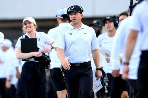 Insider Reveals Clark Lea’s Intense 47-Second Speech at Half-Time Sparks Vanderbilt’s Shocking Win Over Alabama