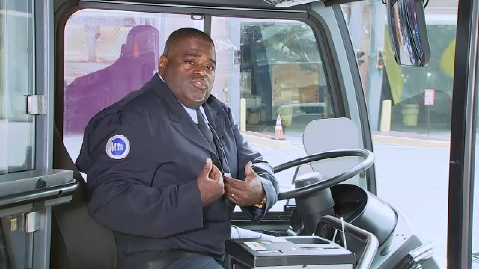 Bus driver saves 5-year-old girl walking alone to pet store after fish died