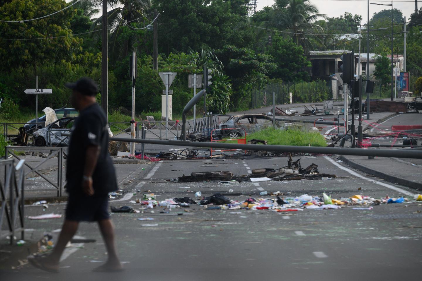 Martinique : poursuite des violences malgré le couvre-feu