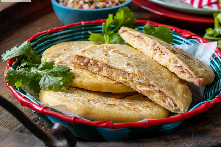 Pupusas salvadoreñas, así se hacen las tortillas rellenas que son el plato nacional de El Salvador