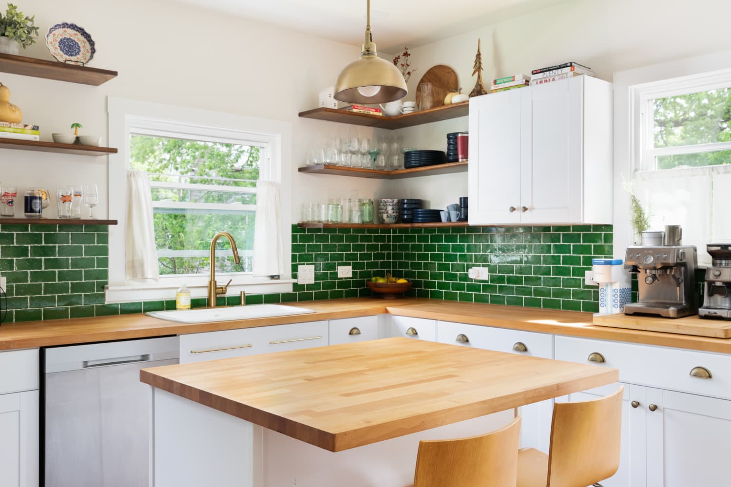 4 Kitchen Backsplash Trends That Are on Their Way Out This Year, According to Real Estate Agents