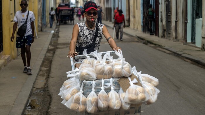 Mindre boller til cubanerne: Landet mangler mel