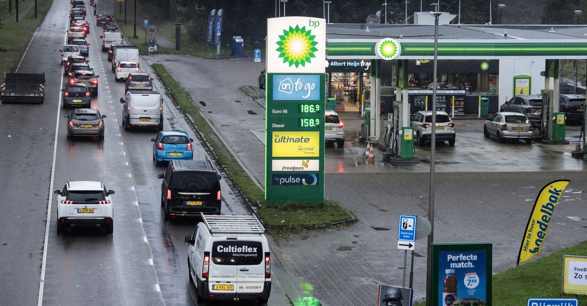 Nog geen paniek bij de pomp: ondanks escalatie in Midden-Oosten is olieprijs stabiel