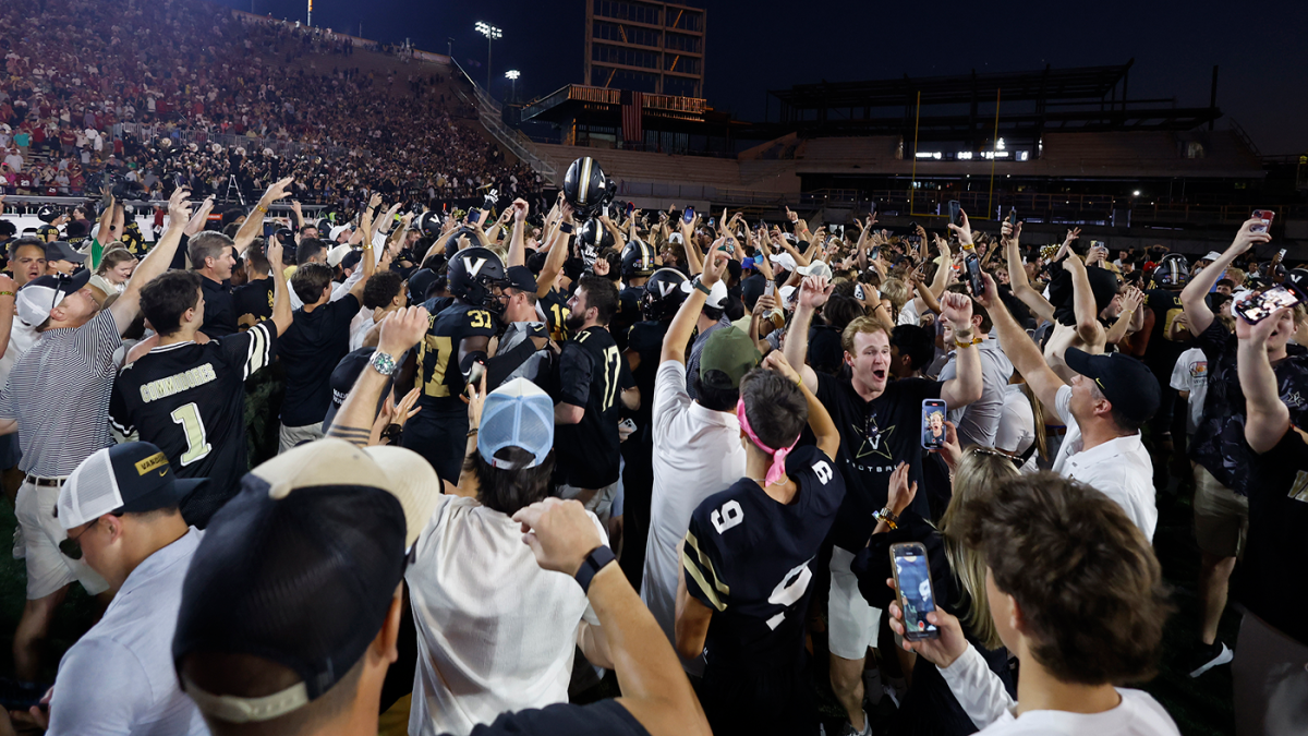 SEC fines Arkansas, Vanderbilt for fans storming field after monumental upset wins over Tennessee, Alabama