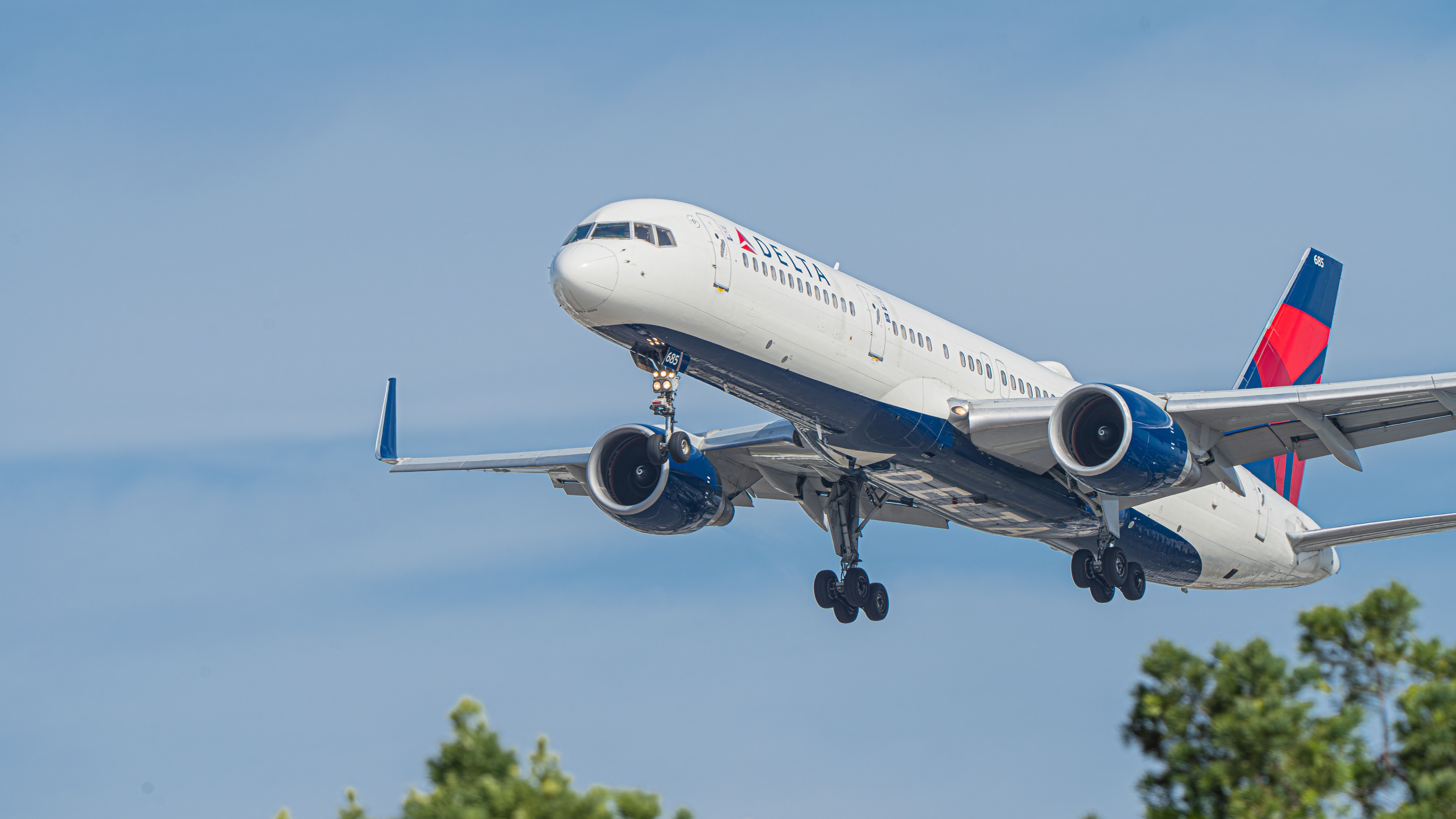 315 Flights In October: Examining Delta Air Lines' Los Angeles-New York Route