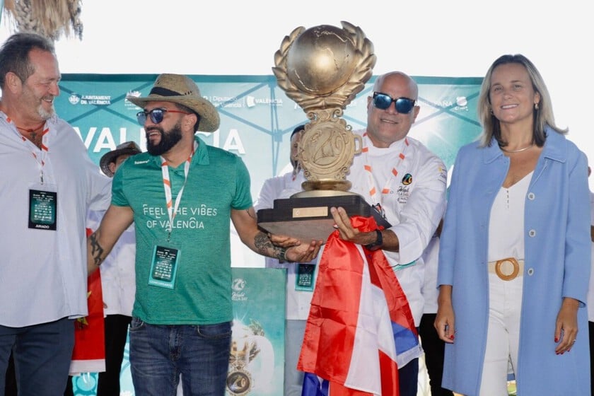 Puerto Rico gana el mundial de la paella con una receta que lleva pez león, caracol de mar y cangrejos gigantes