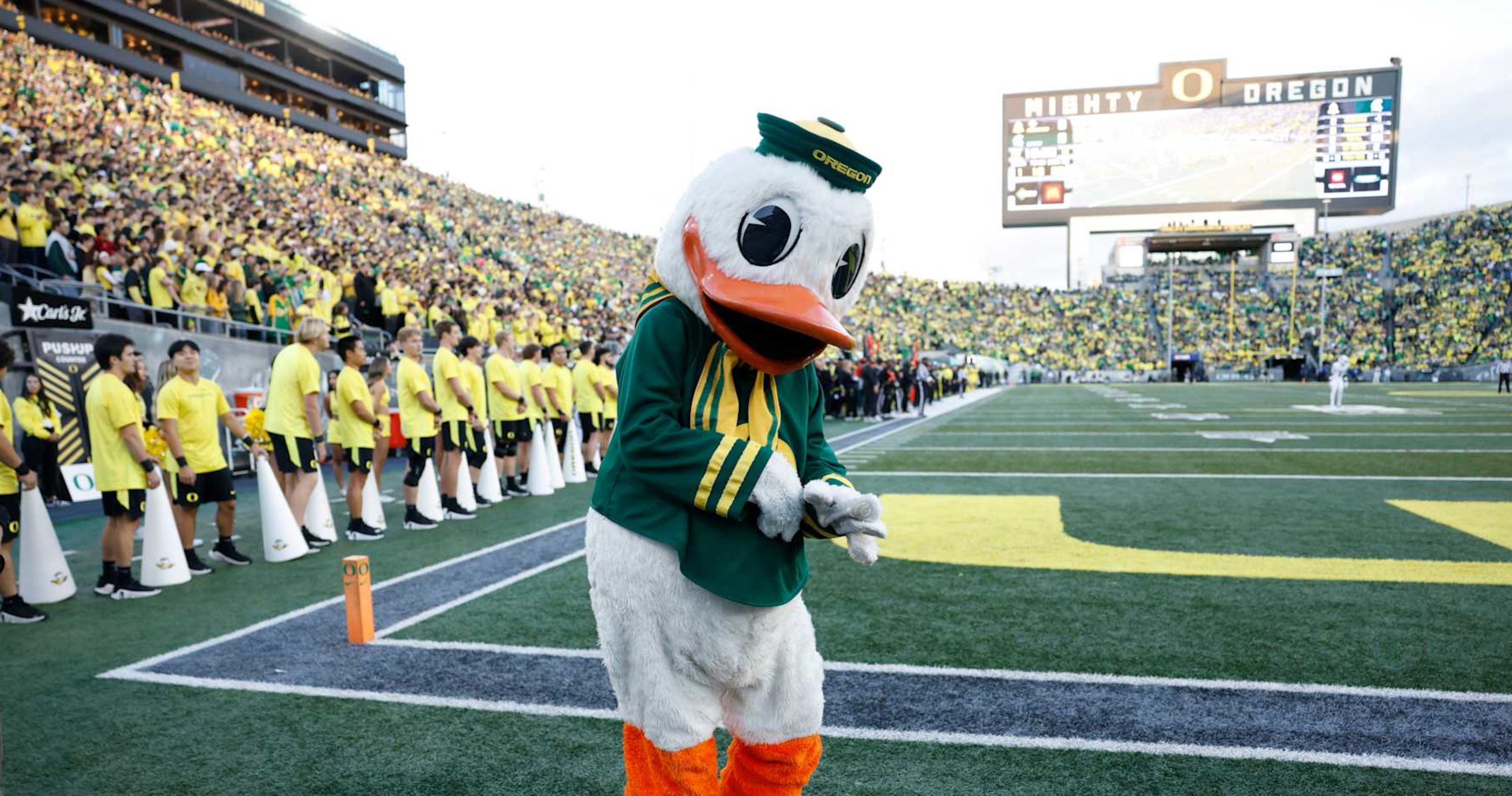 Photo: Sydney Sweeney Responds to Oregon Duck's Viral College GameDay Sign in IG Post