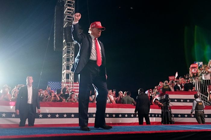 Man with loaded gun arrested at checkpoint near Donald Trump's weekend rally in Southern California