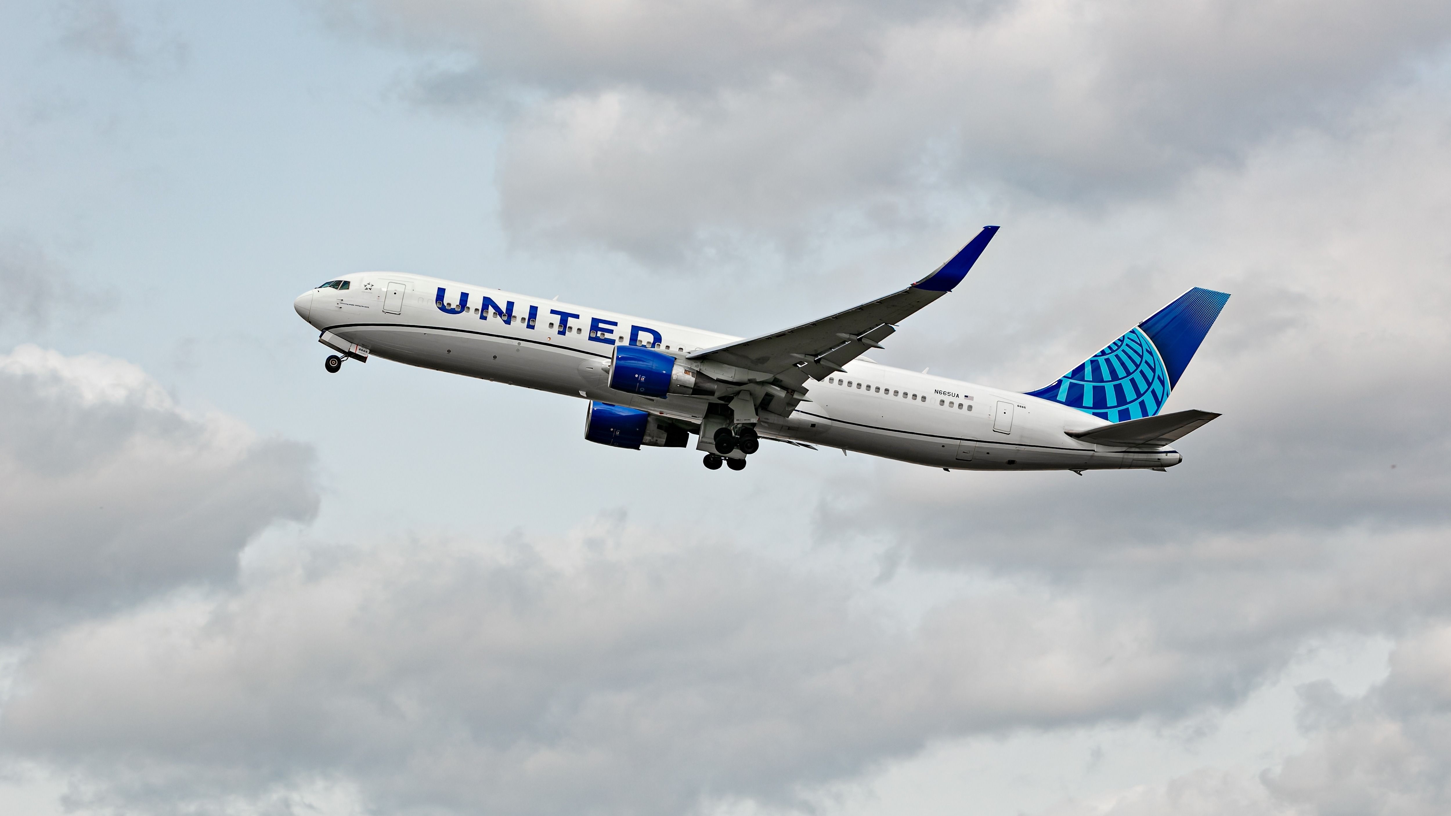 United Airlines Reduces Daily London Flights From Los Angeles & Washington Dulles