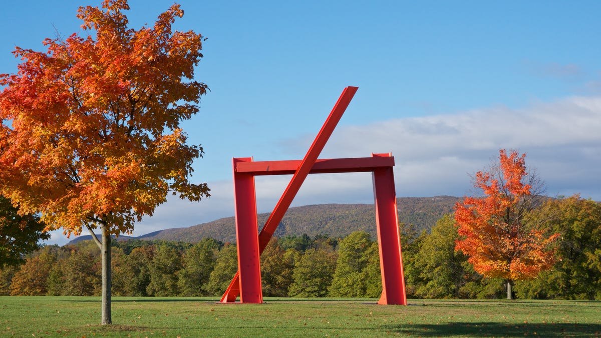 What are the best places to see outdoor sculptures?