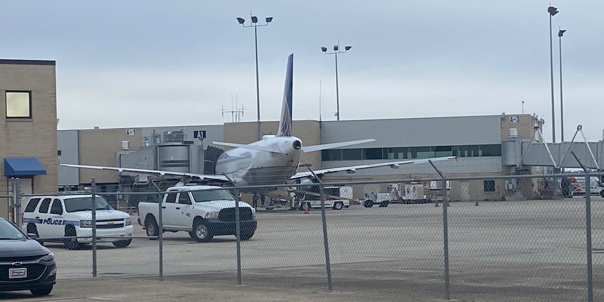 Plane departing from Charleston makes emergency landing in Louisiana