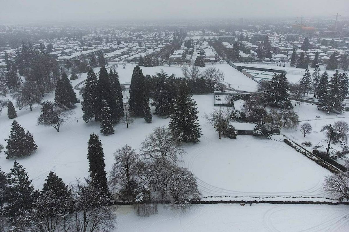 First snowfall warnings of the season issued along B.C. border with