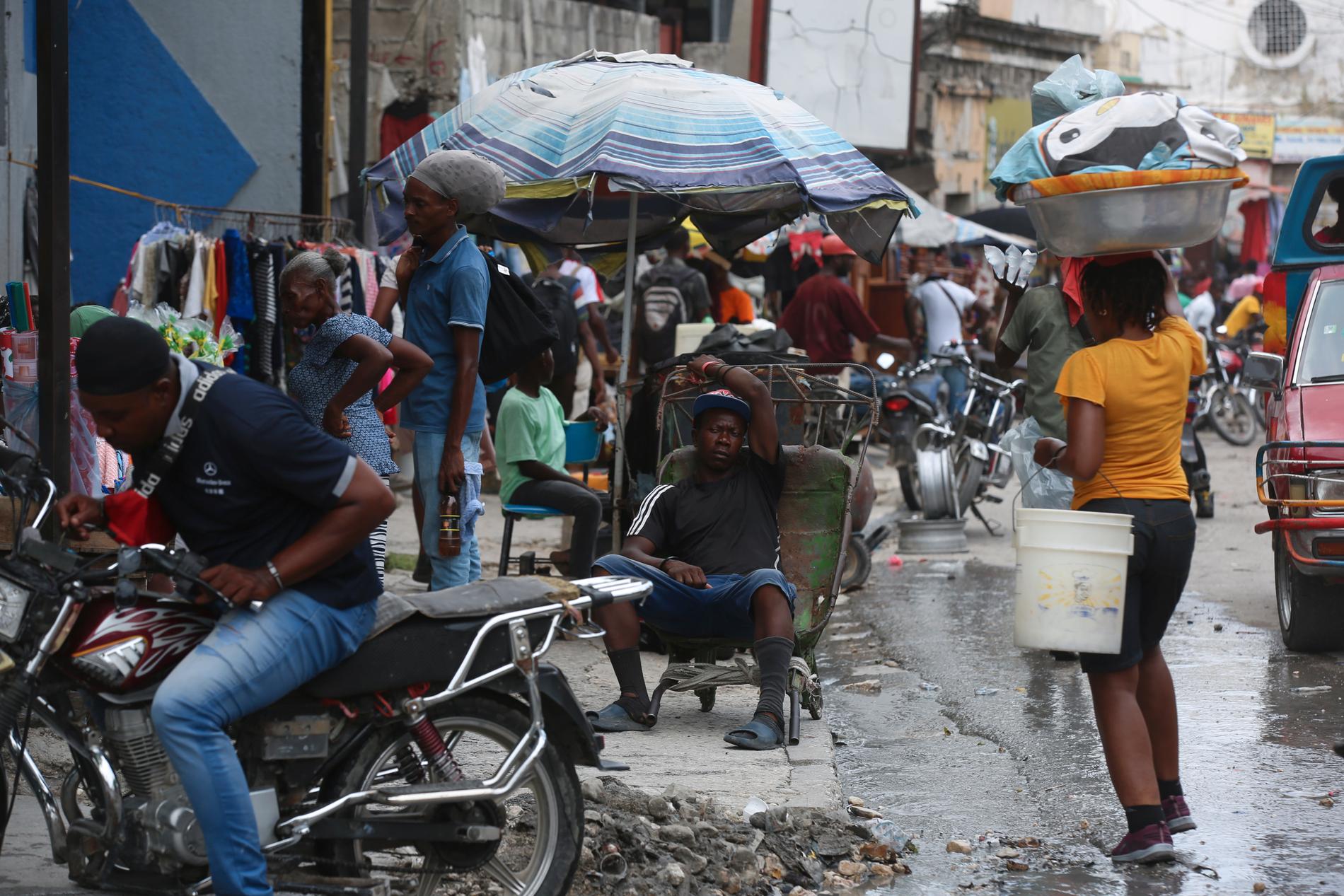 Tiotusen haitier ska deporteras – varje vecka