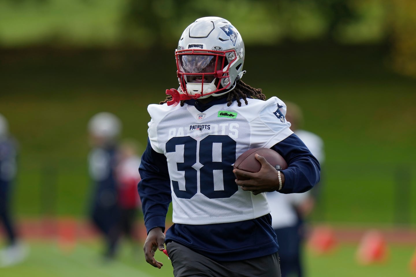 Rhamondre Stevenson rejoins Patriots at practice as they prepare for Jaguars