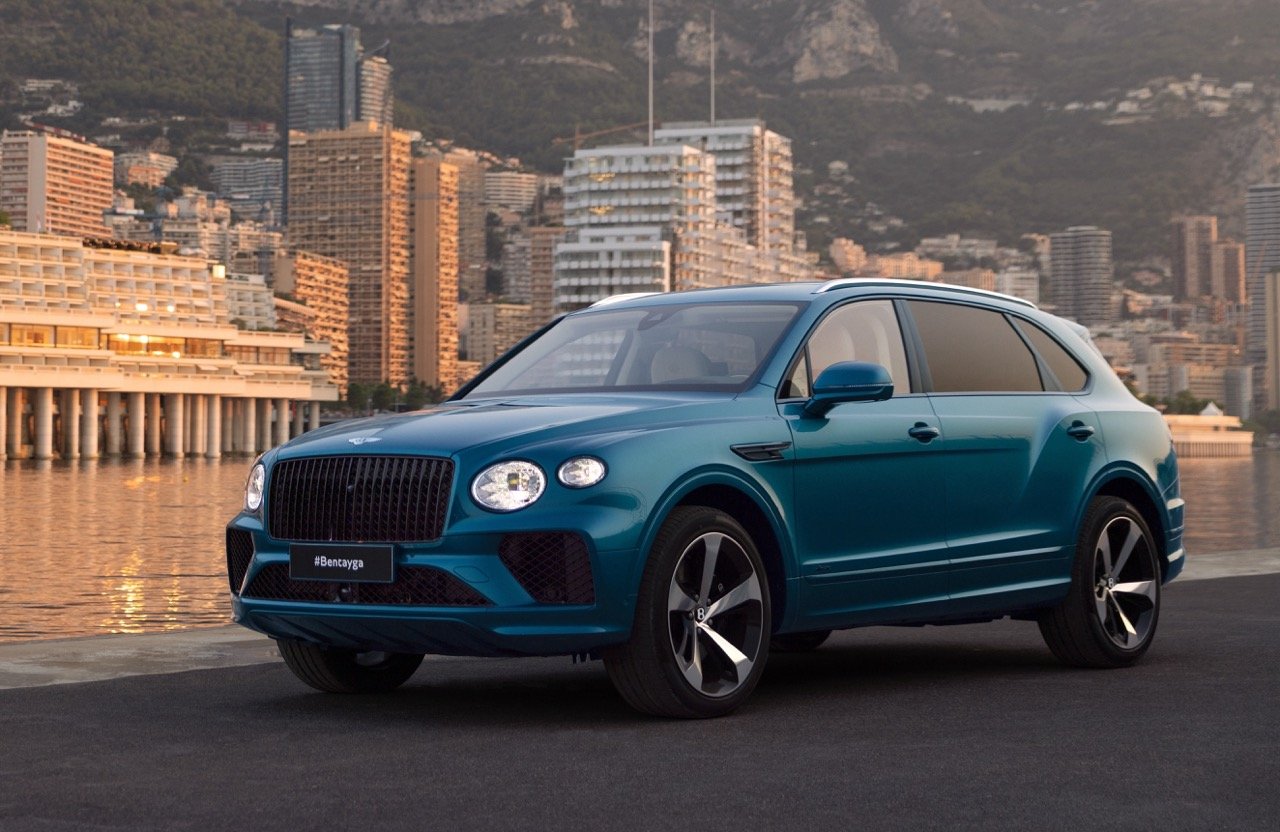 PHOTOS - Bentley Bentayga EWB Azure Riviera : quand les mondes de l'automobile de luxe et du yachting s'entrechoquent