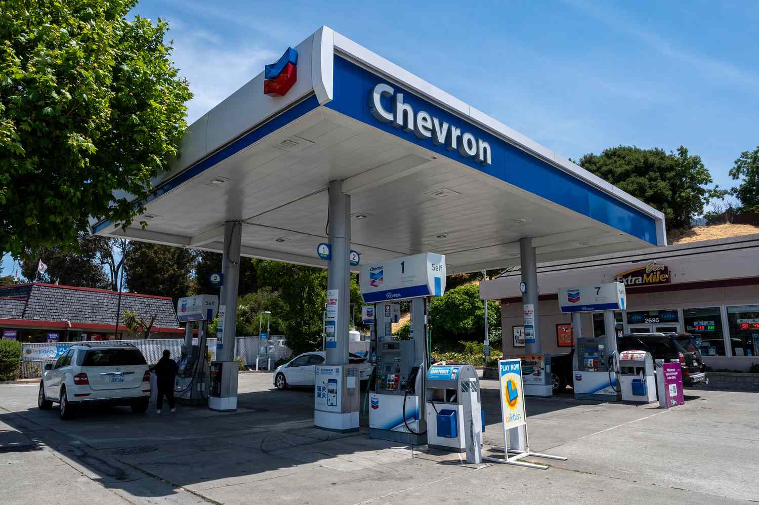 FTC Clears Chevron-Hess Merger, But Bans Hess CEO From Joining Board