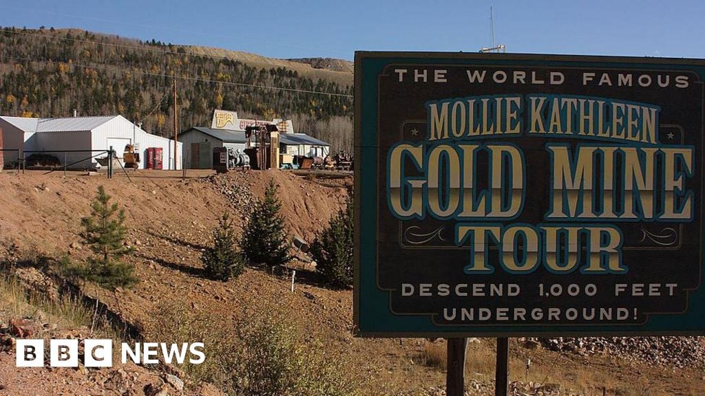 Tourists trapped in Colorado gold mine