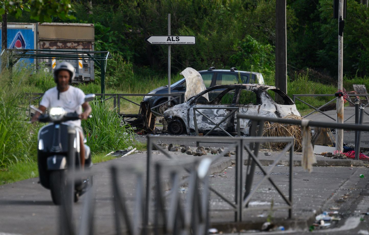 Martinique : Magasins pillés, aéroport et écoles fermés… Tout comprendre aux violences urbaines qui secouent l’île