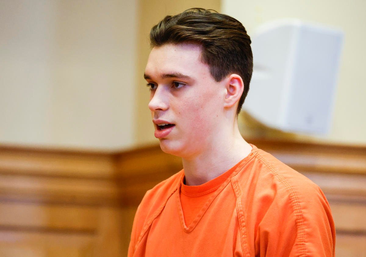 Iowa teen who killed teacher must serve 35 years before being up for parole