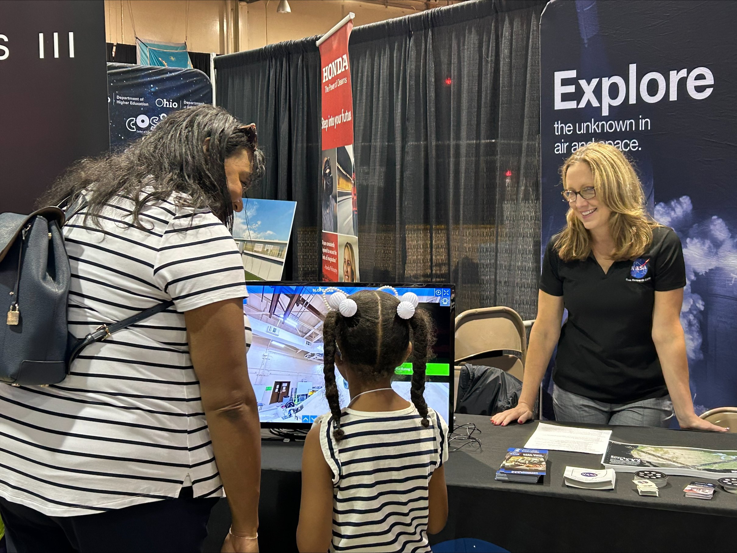 Ohio State Fairgoers Learn About NASA Technologies