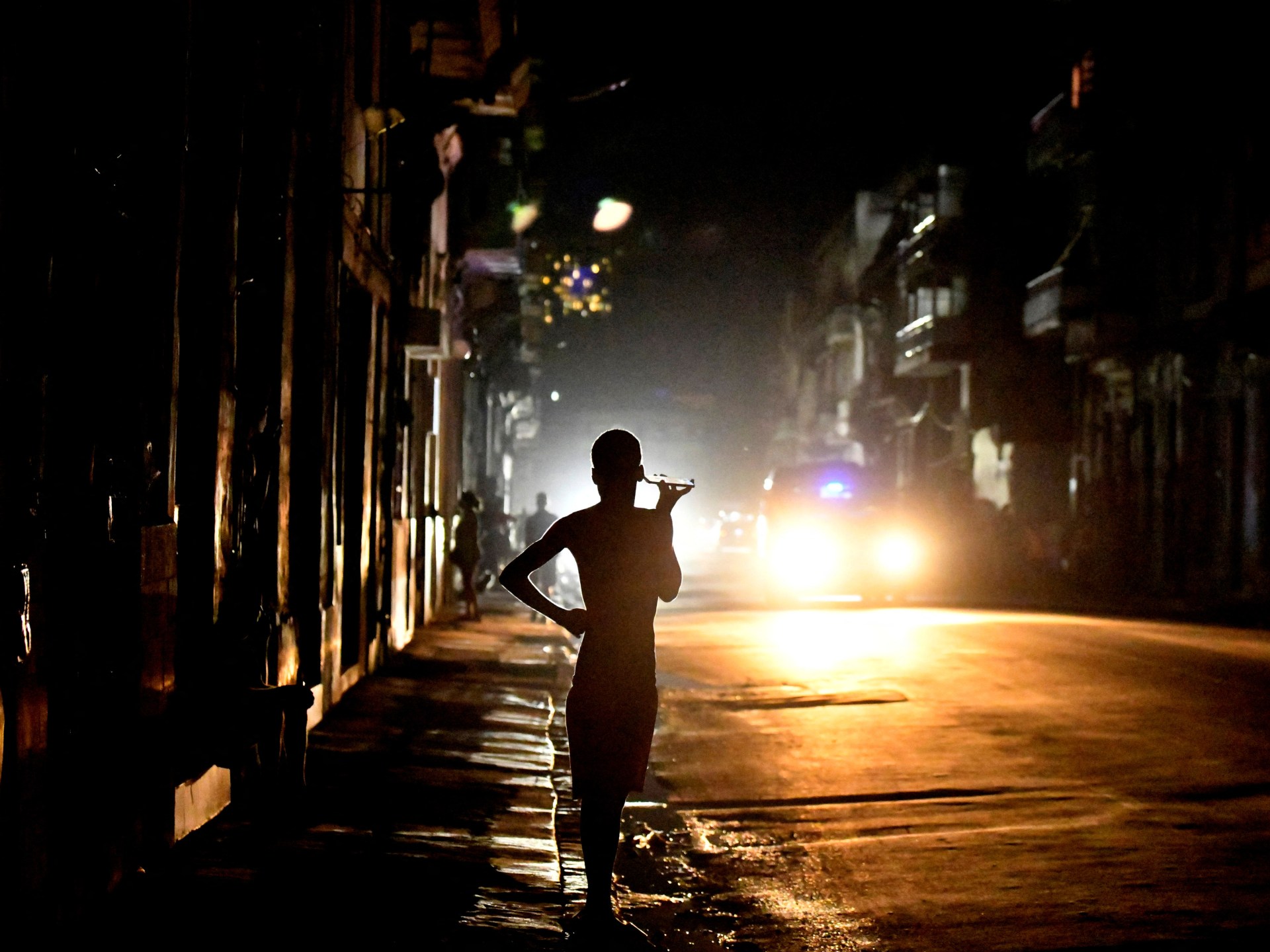 Electricity finally begins to return in Cuba after multi-day power blackout