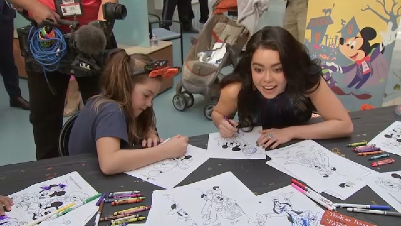 Moana's Auliʻi Cravalho brings Halloween magic to New York City children's hospital