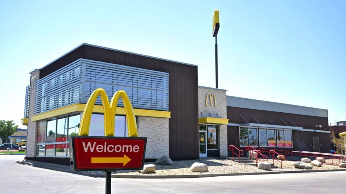 One dead in multistate E. coli outbreak tied to McDonald’s Quarter Pounders, CDC says