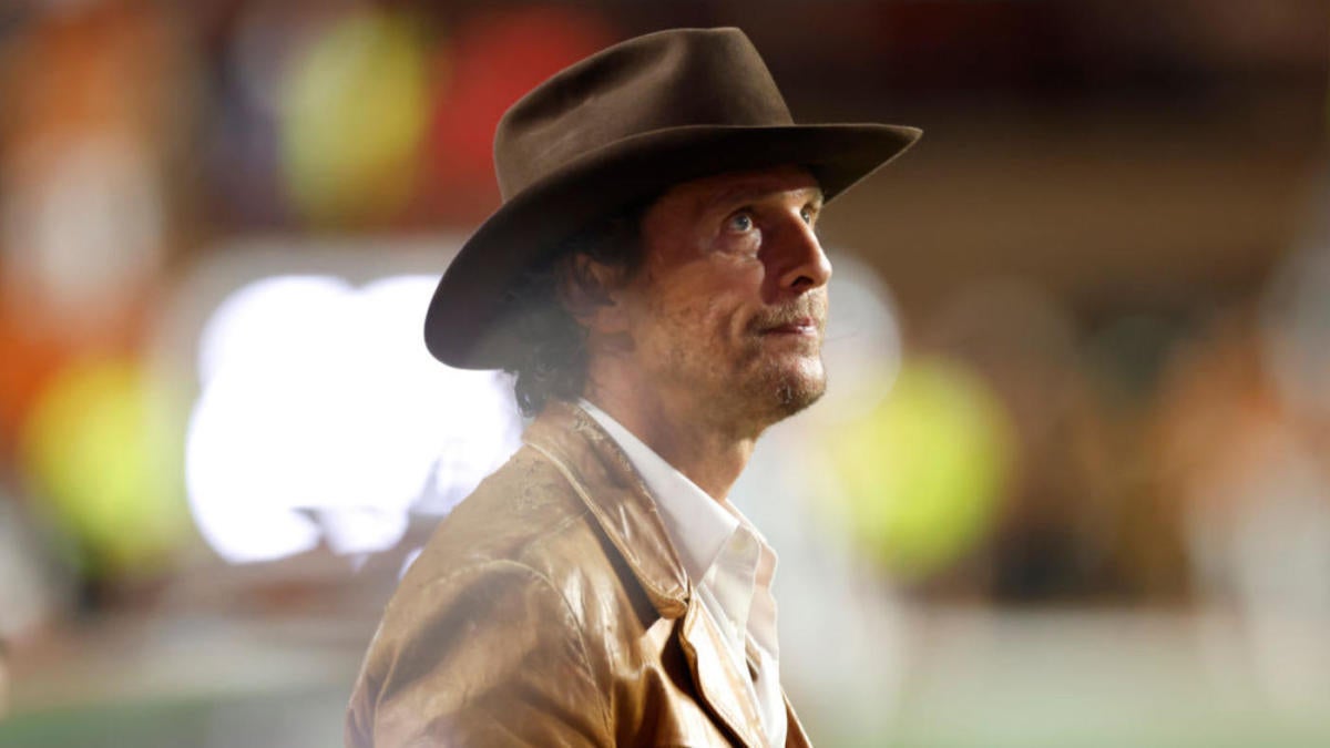 Matthew McConaughey scolds Texas fans for throwing objects onto field vs. Georgia: 'We're better than that'