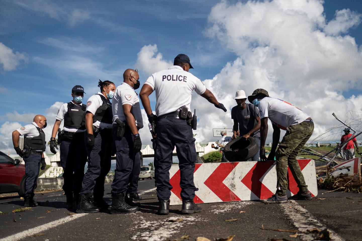 A la Martinique, une nouvelle journée de tensions