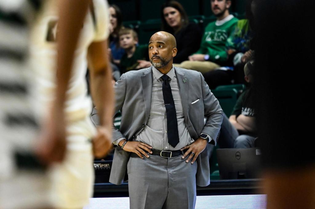 USF men’s basketball coach Amir Abdur-Rahim dies at 43