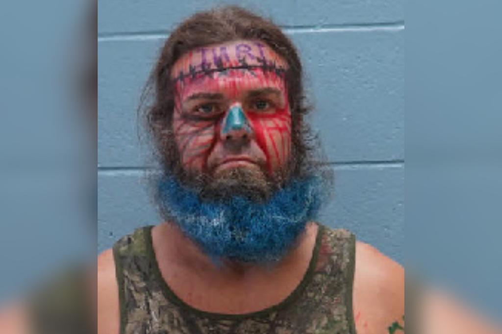 Bearded perp covers his face in markers after threatening to blow up Ulta Beauty store