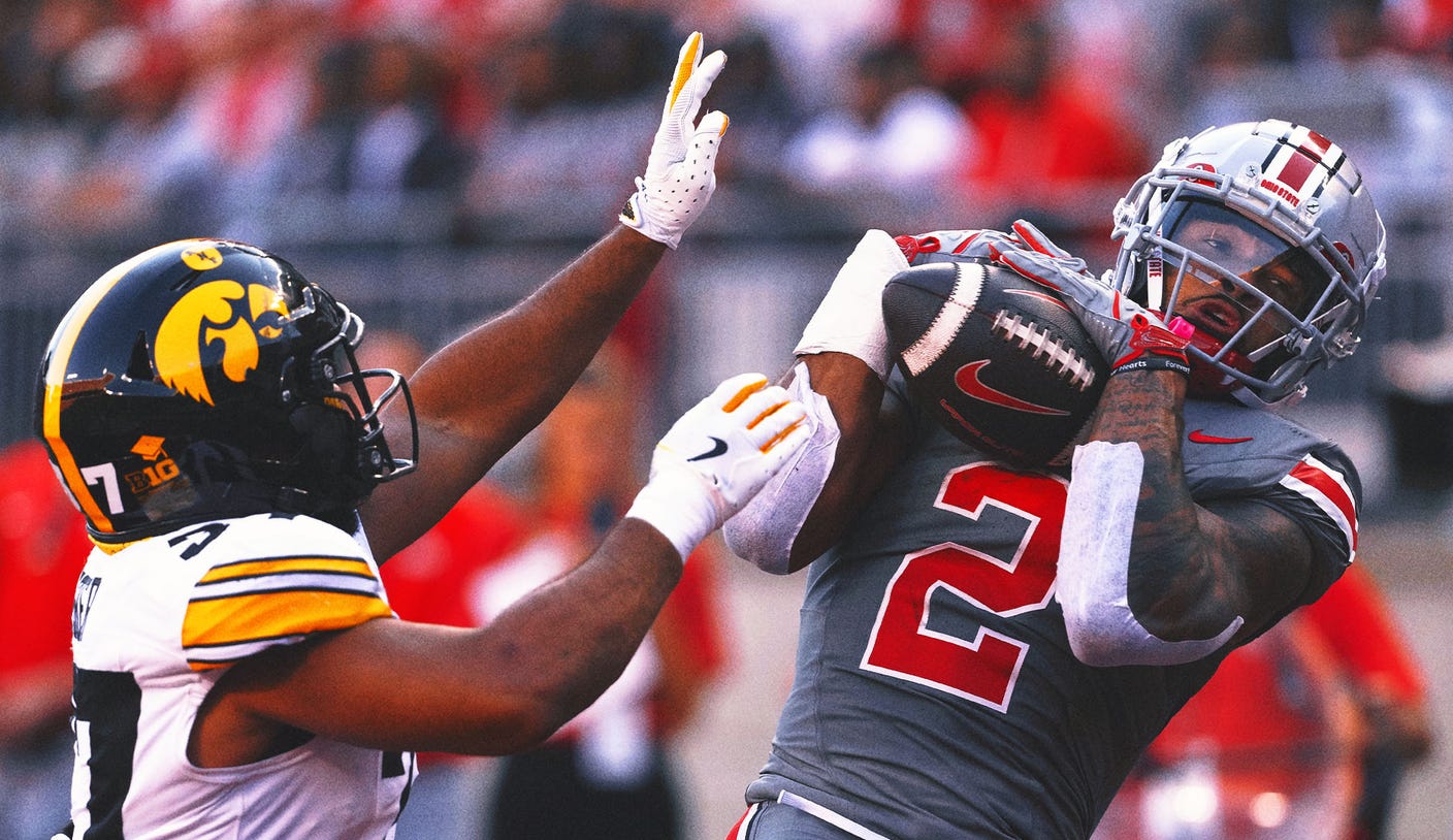 No. 3 Ohio State sputters in the first half before blowing out Iowa 35-7