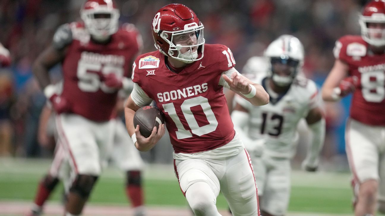 Sooners QB Arnold enters game, burns redshirt