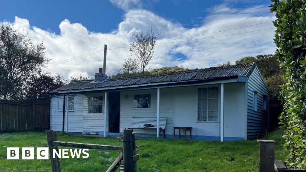 Wooden hut with no toilet classed as second home