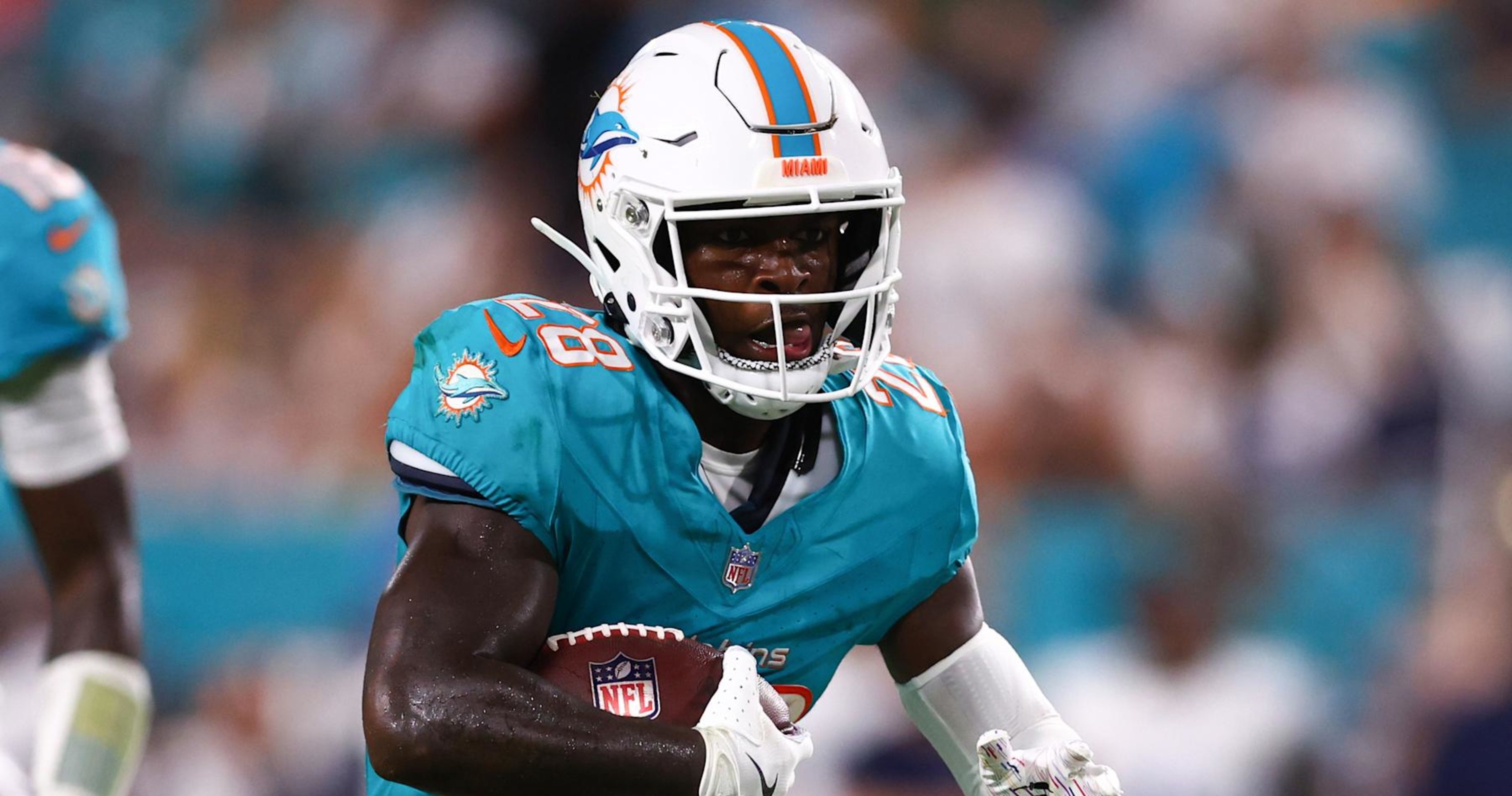 Dolphins' De'Von Achane Out vs. Patriots After Entering Concussion Protocol