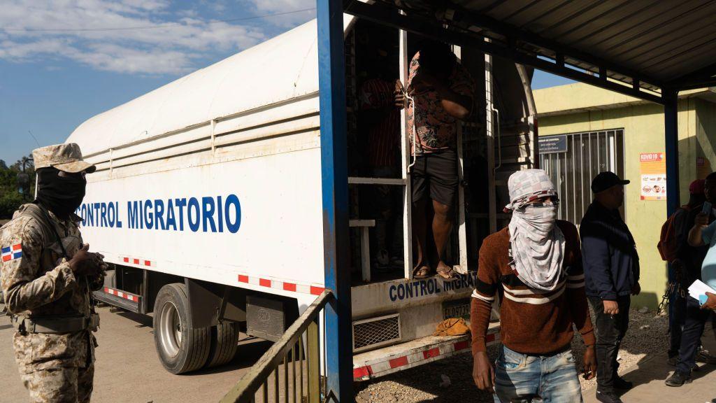 Dominican Republic 'to deport up to 10,000 migrants a week'