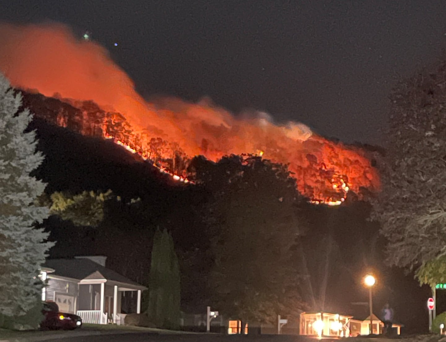 Forest fire in Connecticut spreads due to extremely dry weather