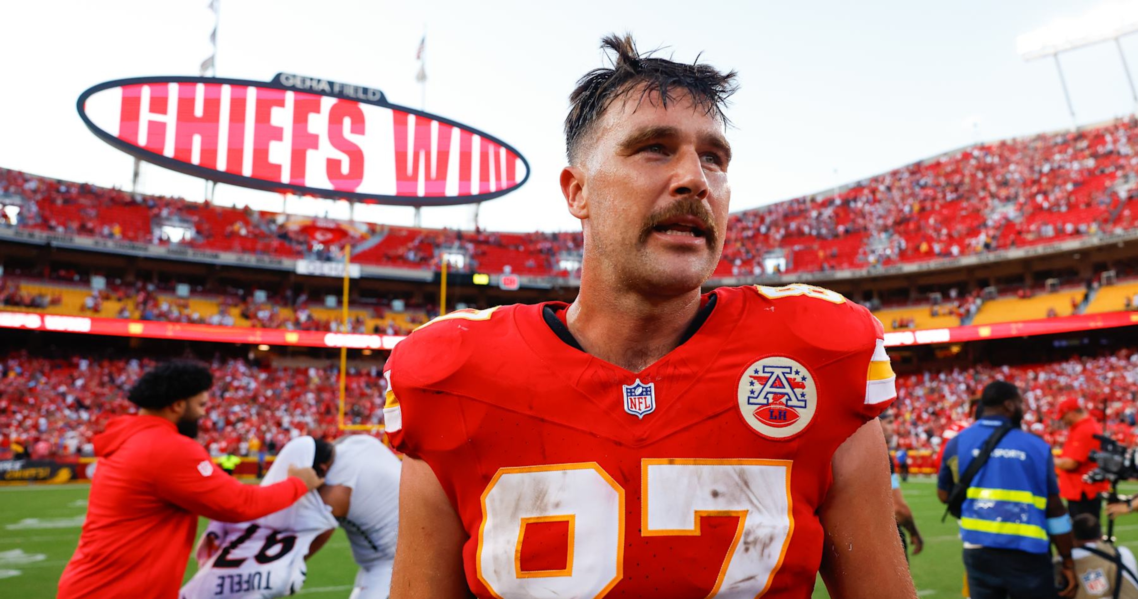 Video: Travis Kelce's 'Are You Smarter Than a Celebrity?' Trailer Released by Amazon