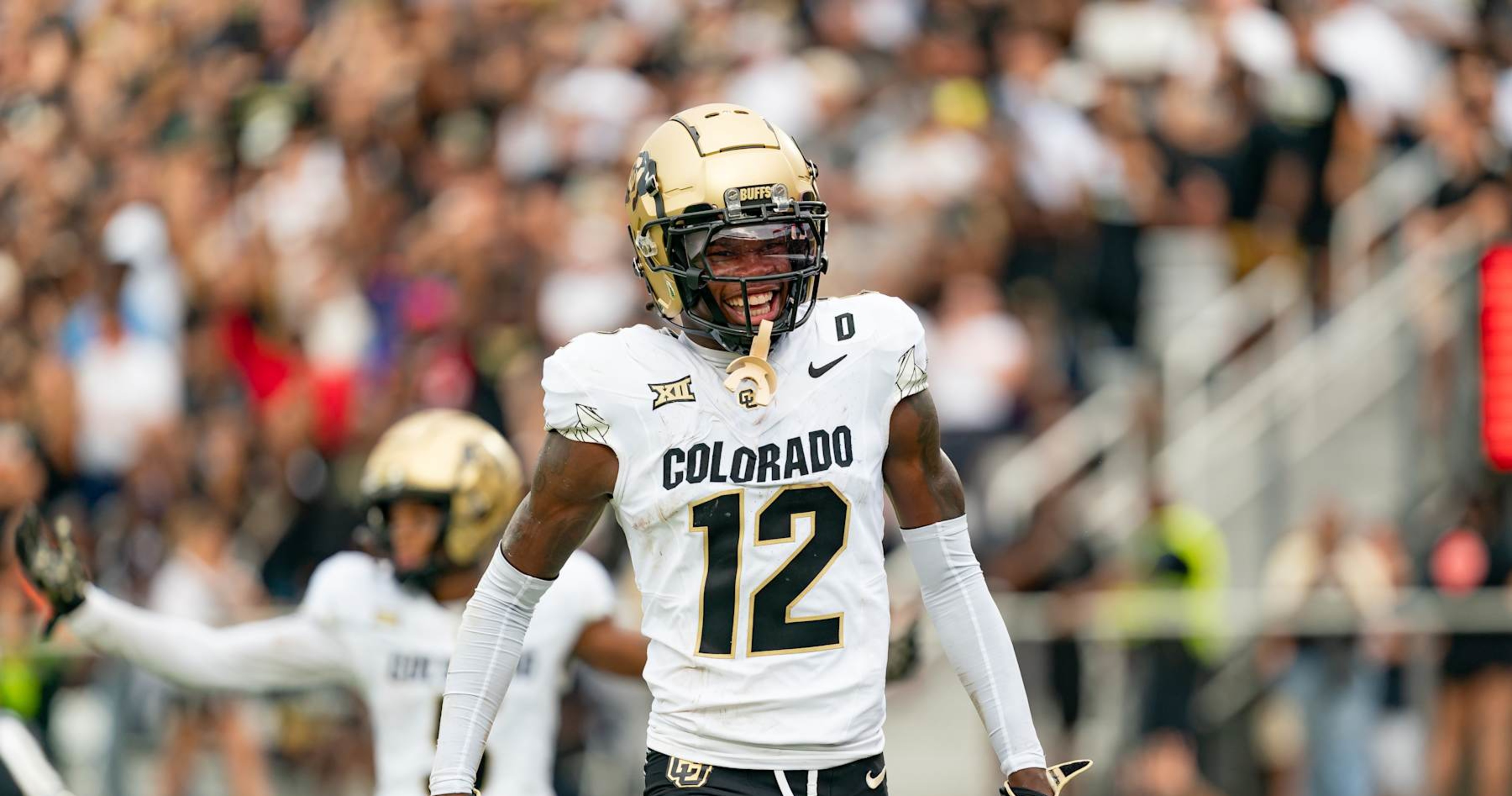 Colorado's Travis Hunter Heads to Locker Room After Suffering Shoulder Injury vs. KSU