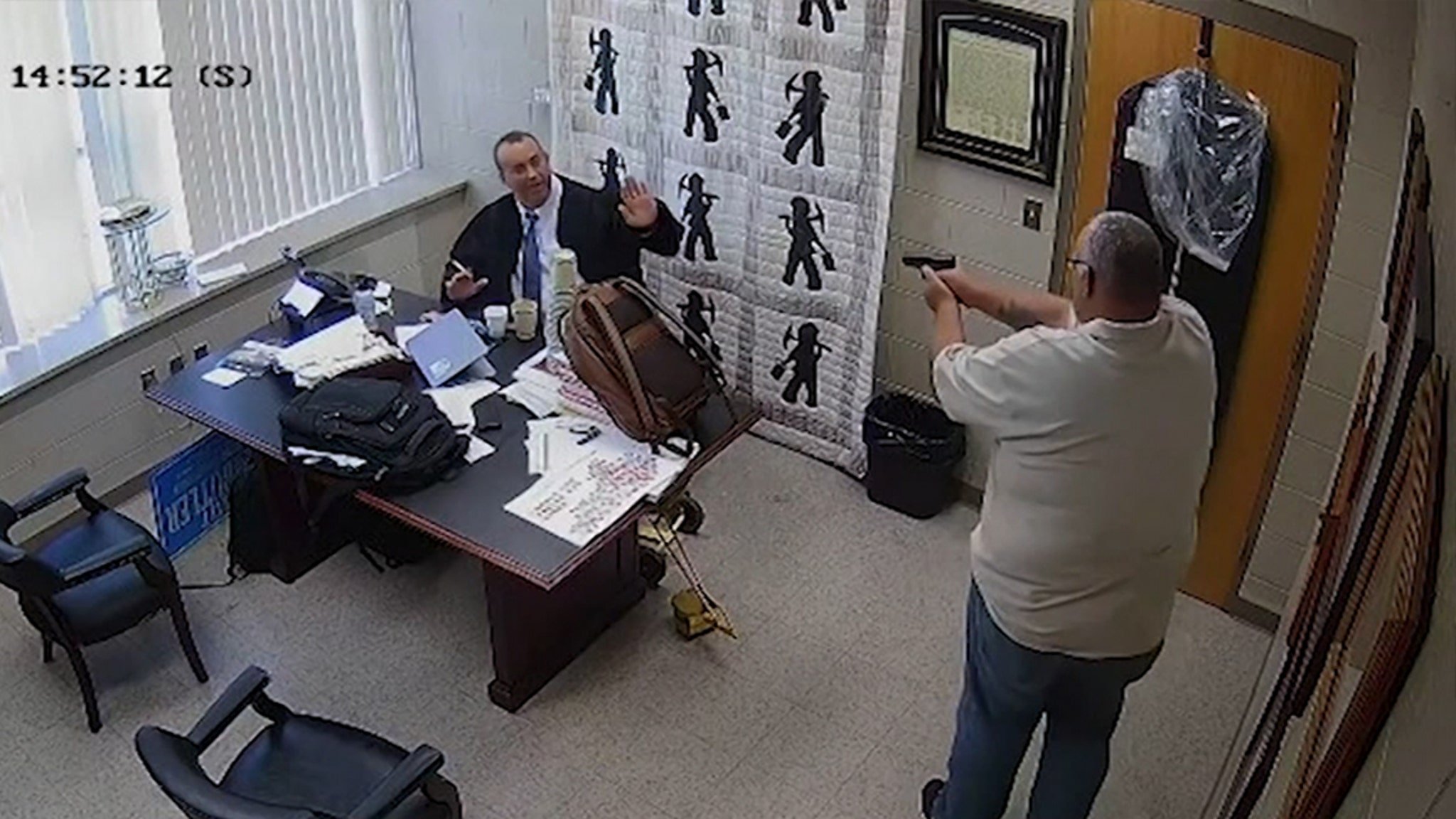 Kentucky Sheriff Appears to Shoot Judge Dead in Courthouse on Video