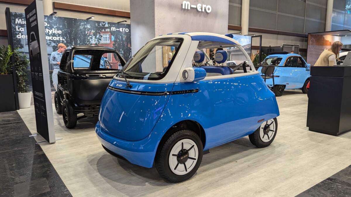 On a vu la Microlino Spiaggina, une petite voiture électrique qui sent bon l’été