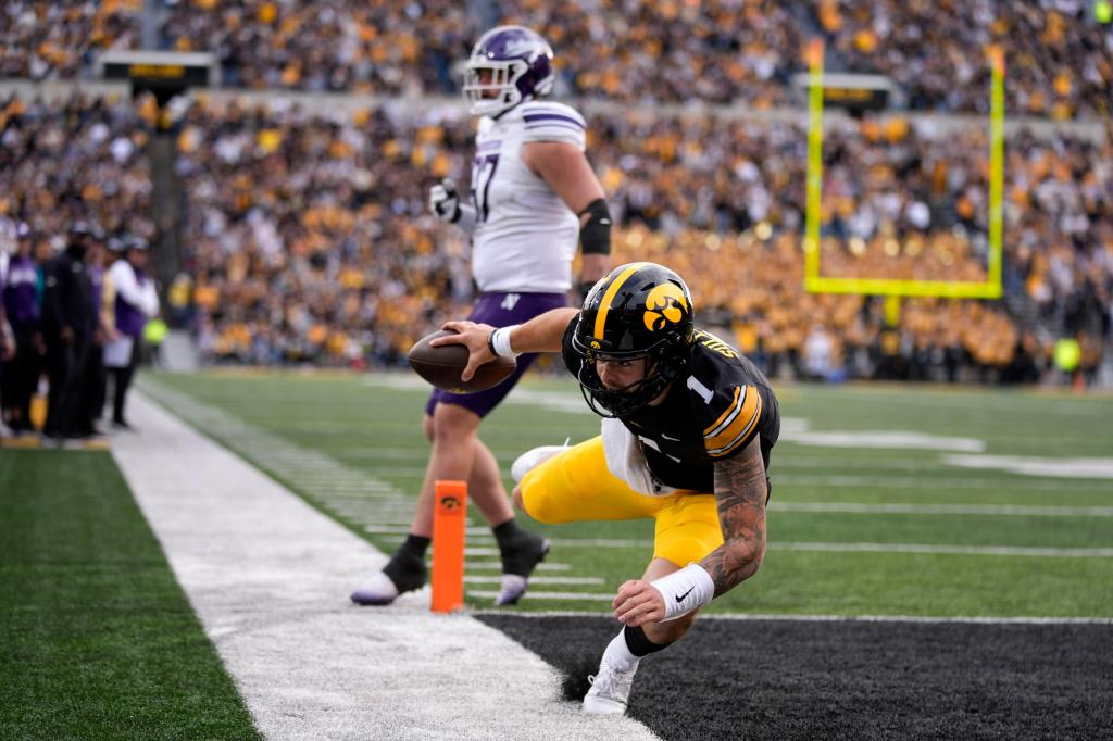 Northwestern loses to Iowa 41-14