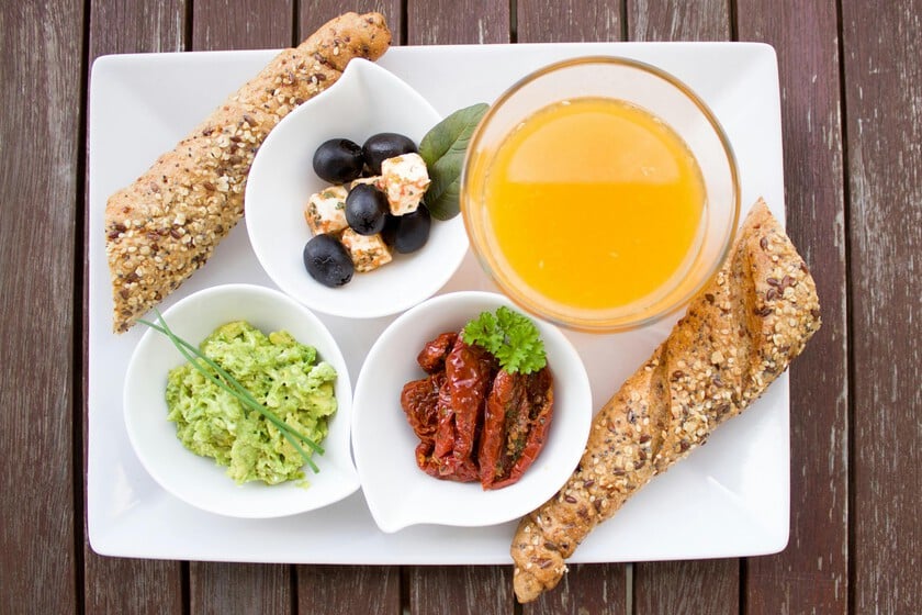 Ni tostadas con tomate ni gachas de avena: este ese desayuno que toman las personas más longevas del planeta, según un experto