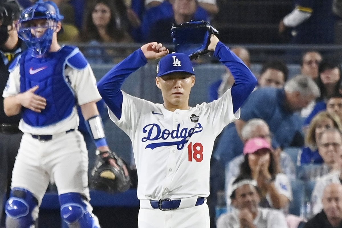 World Series: Los Angeles Dodgers stifle N.Y. Yankees; lead 2 games to none