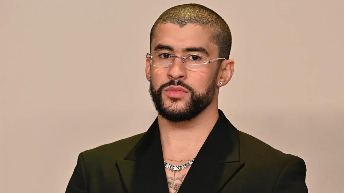 Bad Bunny muestra apoyo a Harris luego de que comediante hiciera comentario ofensivo sobre Puerto Rico en mitin de Trump