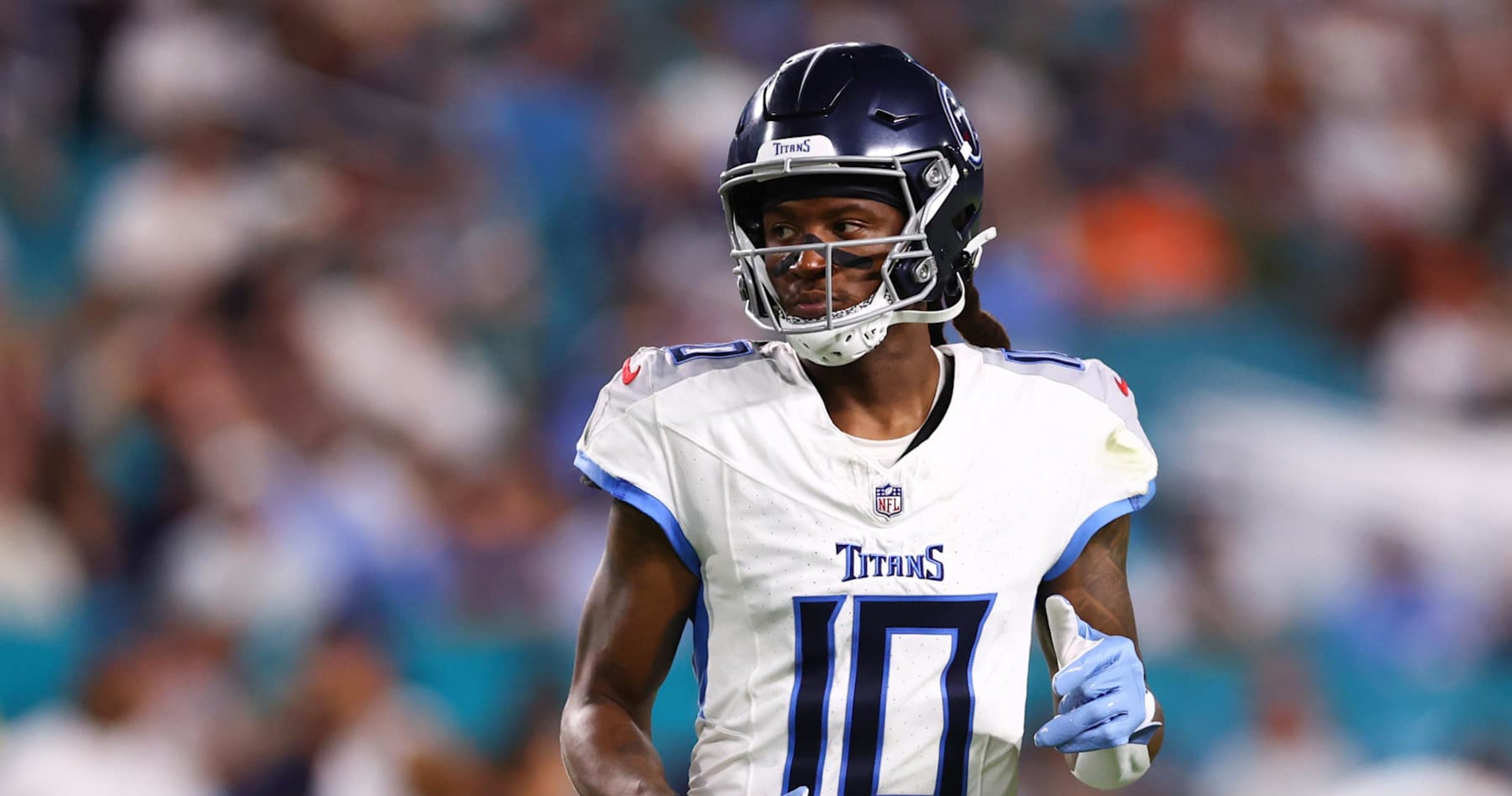 DeAndre Hopkins Trade Rumors: Titans Not 'Eager' to Deal WR amid Davante, Amari Deals