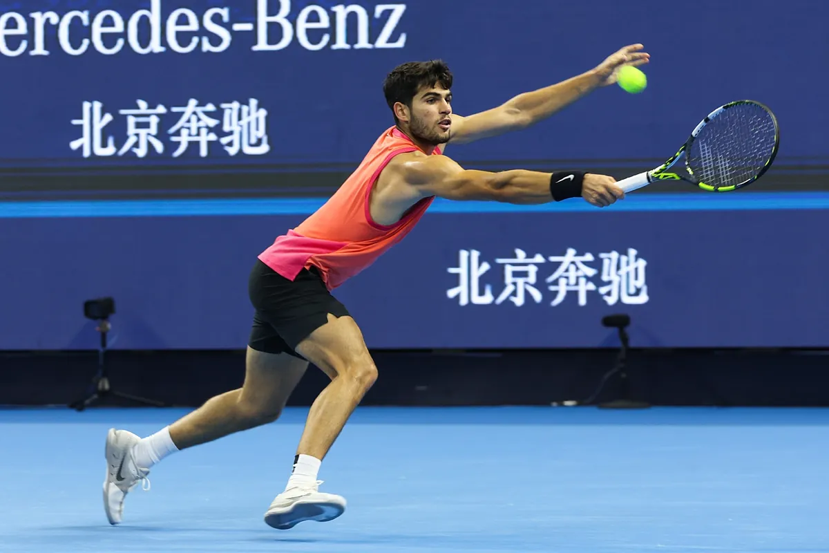 A qué hora juega Alcaraz contra Medvedev: fecha, horario y dónde ver el partido del Open de China