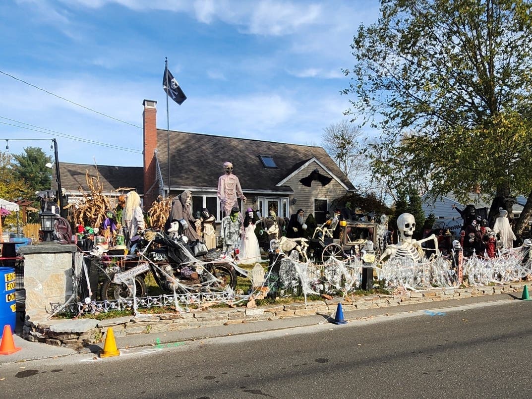 Some North-Central Connecticut Homes Go All Out For Halloween [PHOTOS]